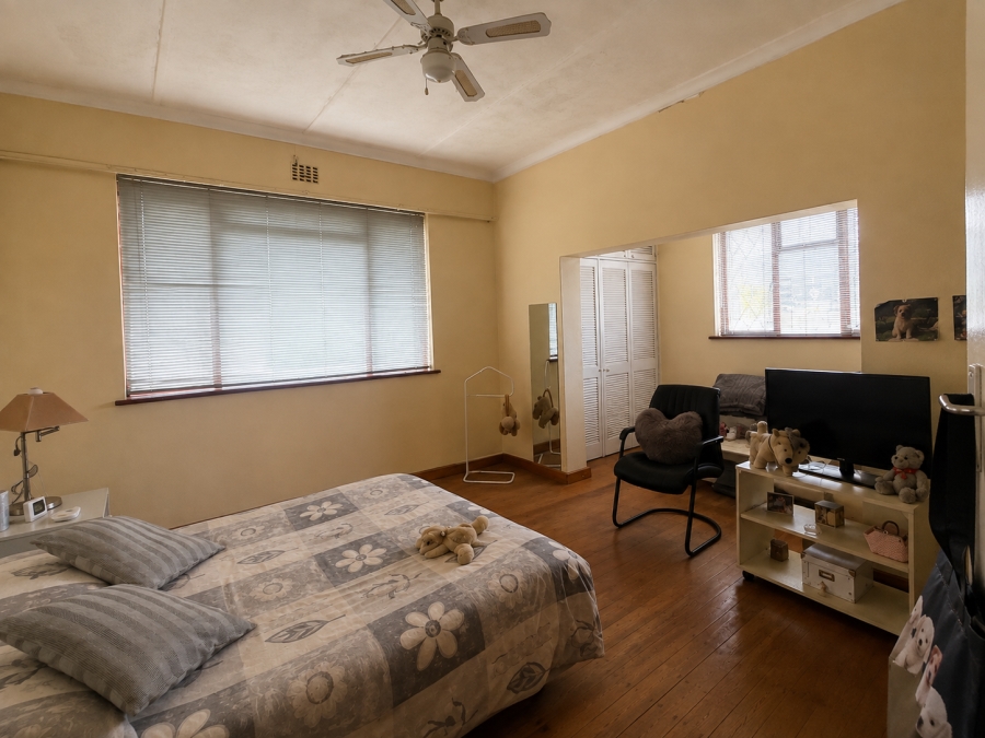 2 Bedroom Property for Sale in Vredehoek Western Cape